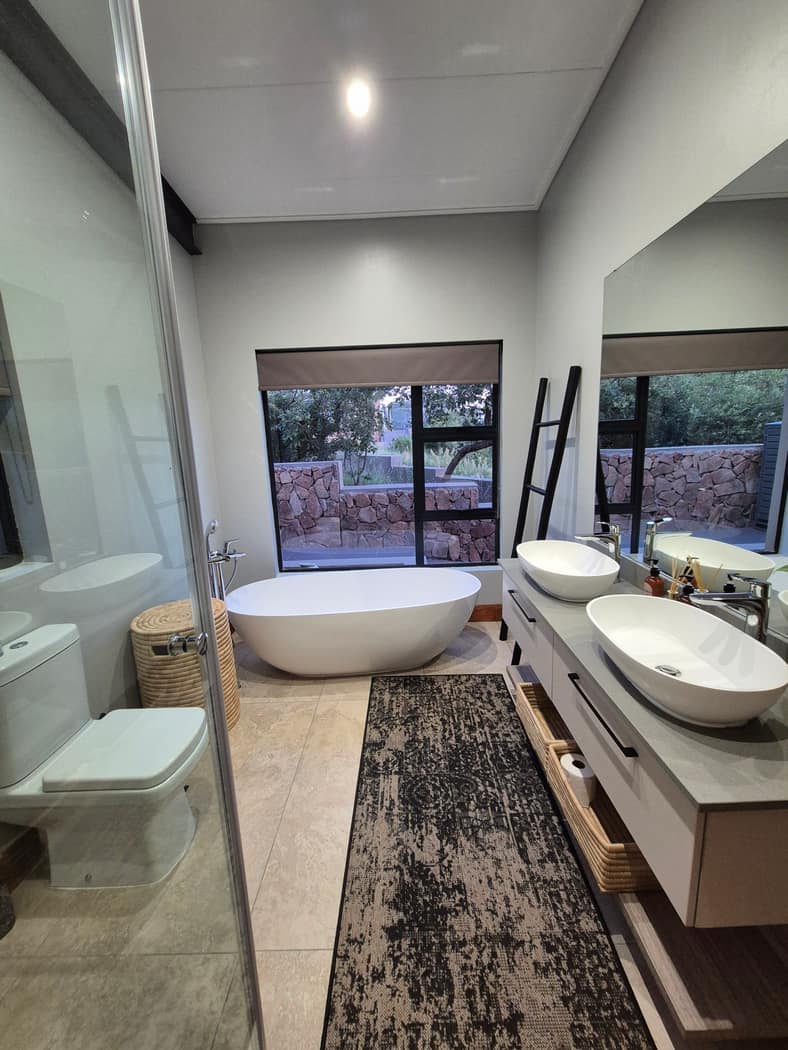 Iketla Cottage 3 kitchenette and interior details